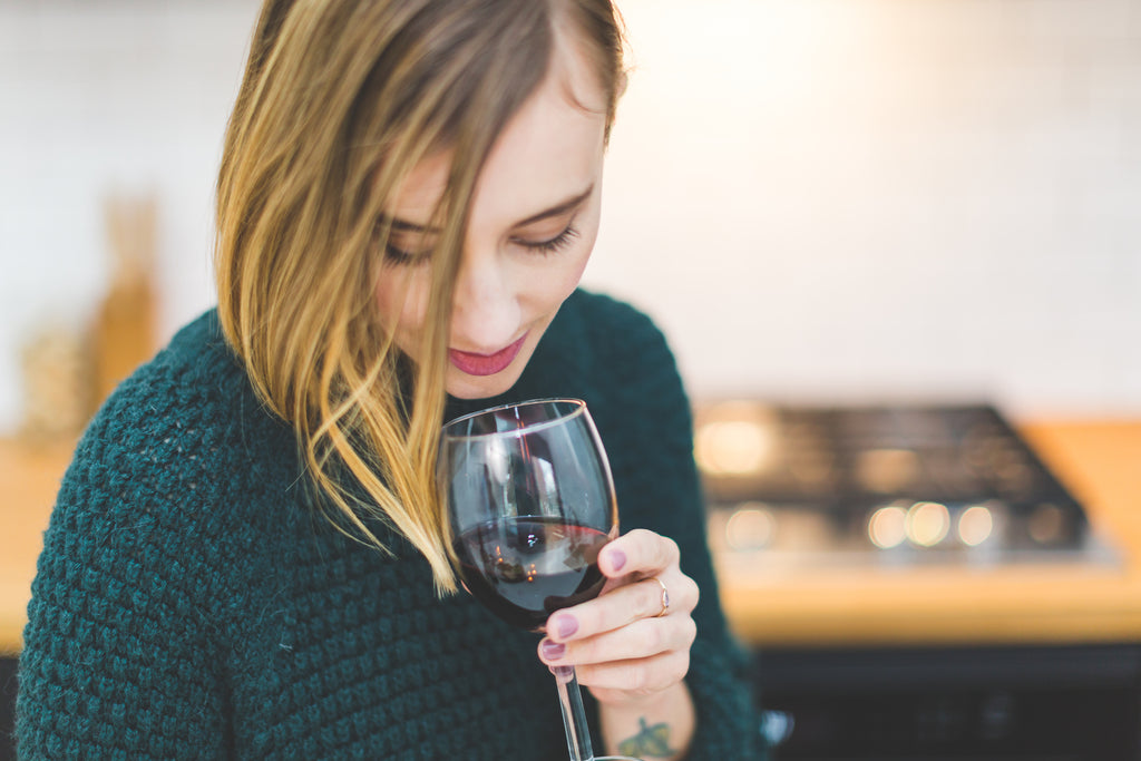 files/woman-drinking-red-wine.jpg